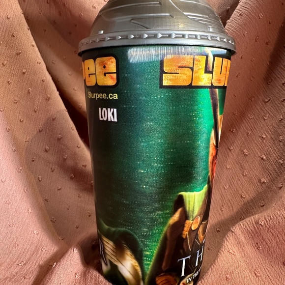 Rare Thor movie Loki hologram 7-11 slurpee cup - Picture 3 of 6